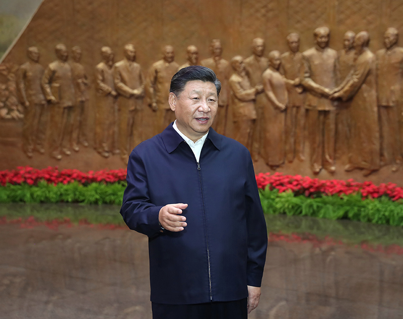 9月12日，中共中央總書記、國家主席、中央軍委主席習近平視察中共中央北京香山革命紀念地。這是習近平在香山革命紀念館參觀《為新中國奠基》主題展覽，并發(fā)表重要講話。