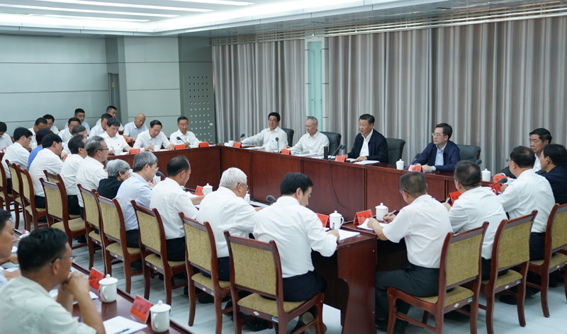 8月19日至22日，中共中央總書記、國(guó)家主席、中央軍委主席習(xí)近平在甘肅考察。這是19日下午，習(xí)近平在敦煌研究院同有關(guān)專家、學(xué)者和文化單位代表座談并發(fā)表重要講話。